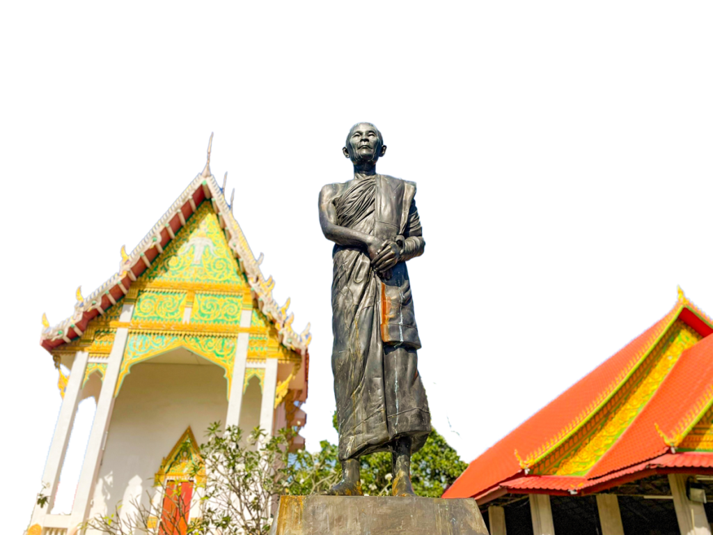 รูปเหมือนประดิษฐานหน้าอุโบสถ