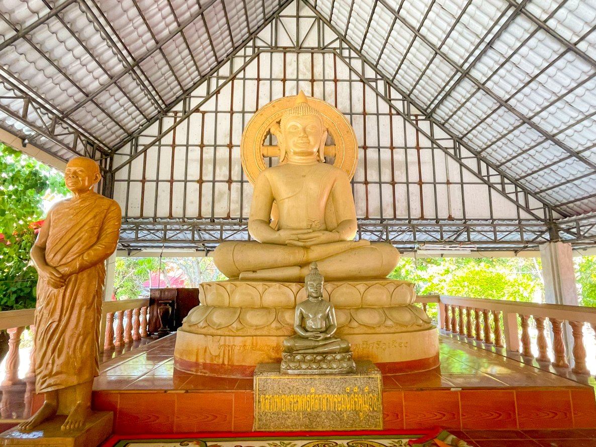 พระประธานประจำศาลาการเปรียญ
